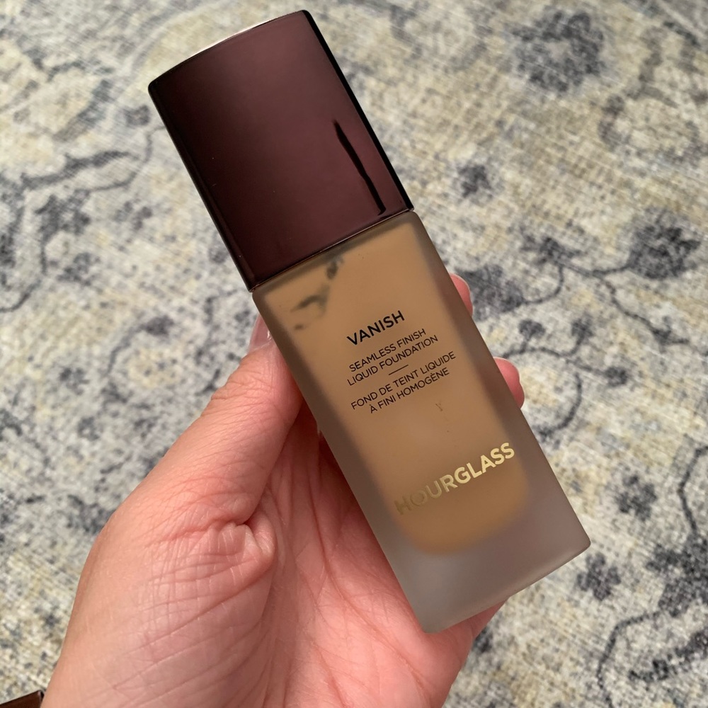 ❤️SOLD❤️ Hourglass: Vanish Liquid Foundation